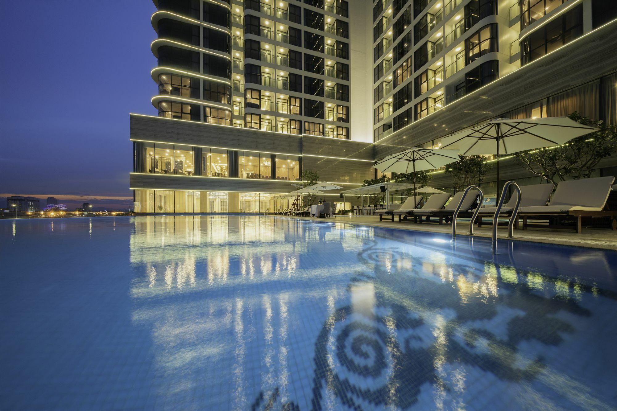 Hotel Melia Vinpearl Riverfront
