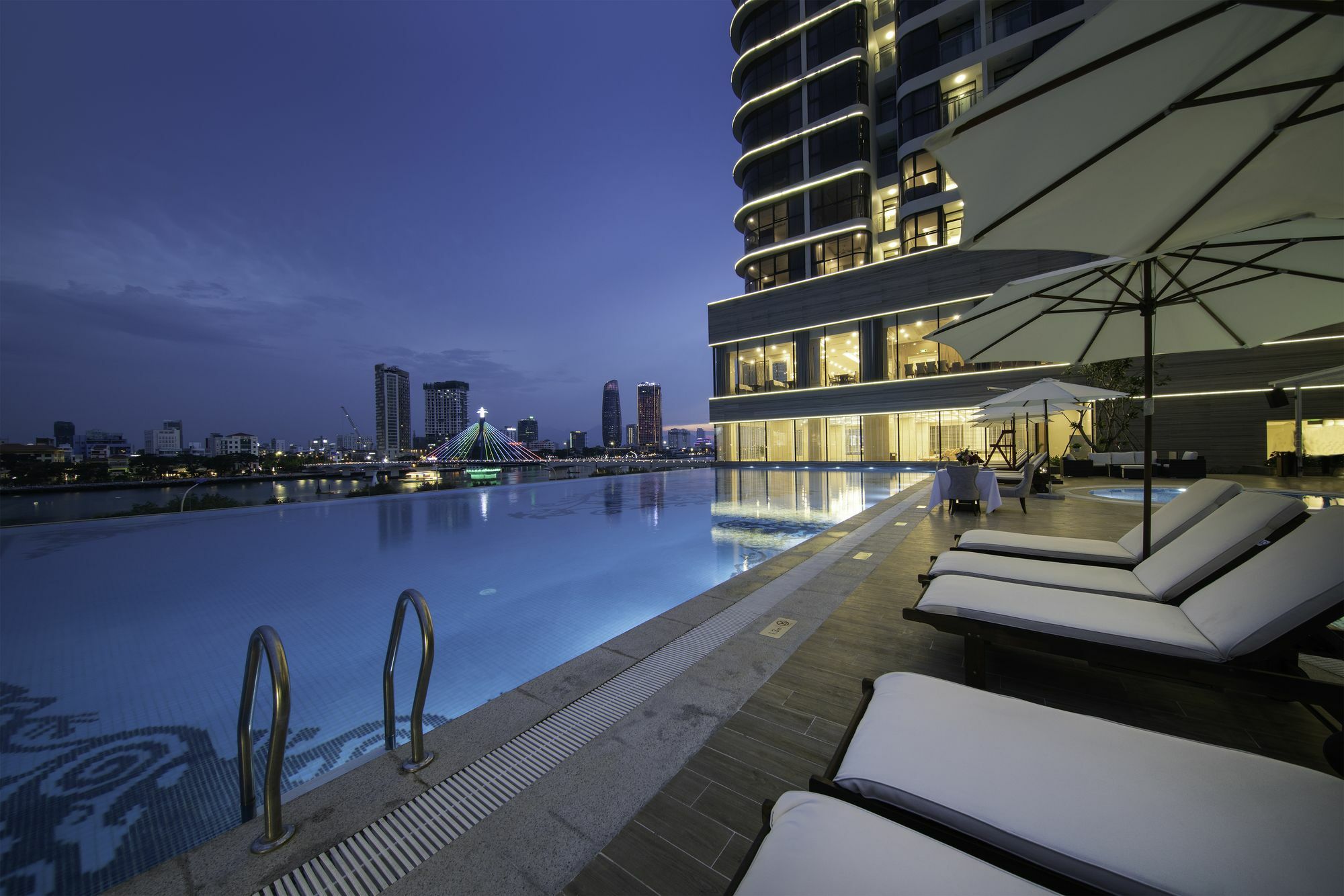 Hotel Melia Vinpearl Riverfront 5*