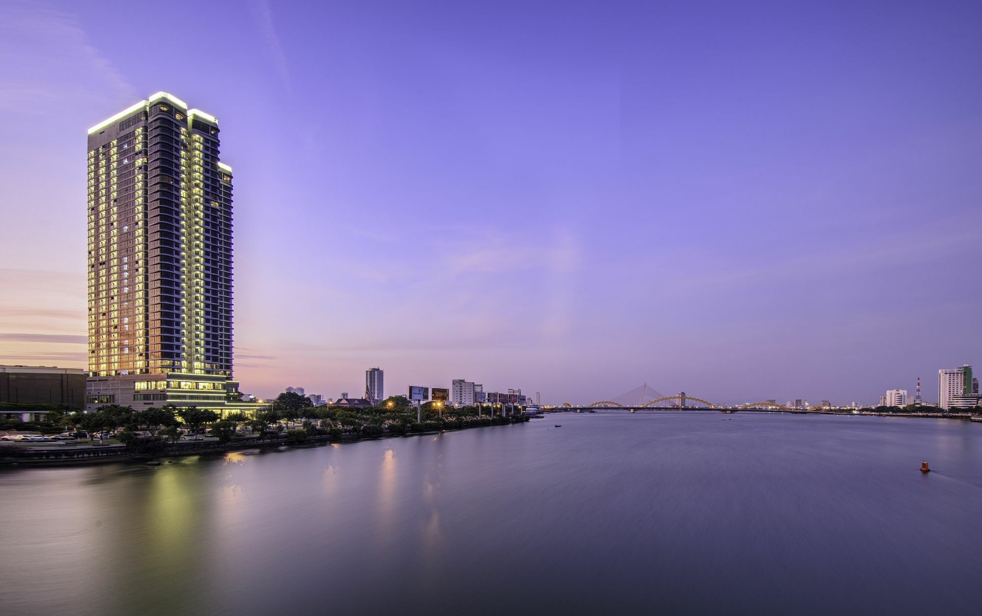 Melia Vinpearl Riverfront Hotel Da Nang